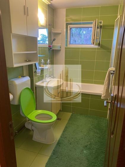 Apartament cu 3 camere semidecomandat, mobilat în Lipovei