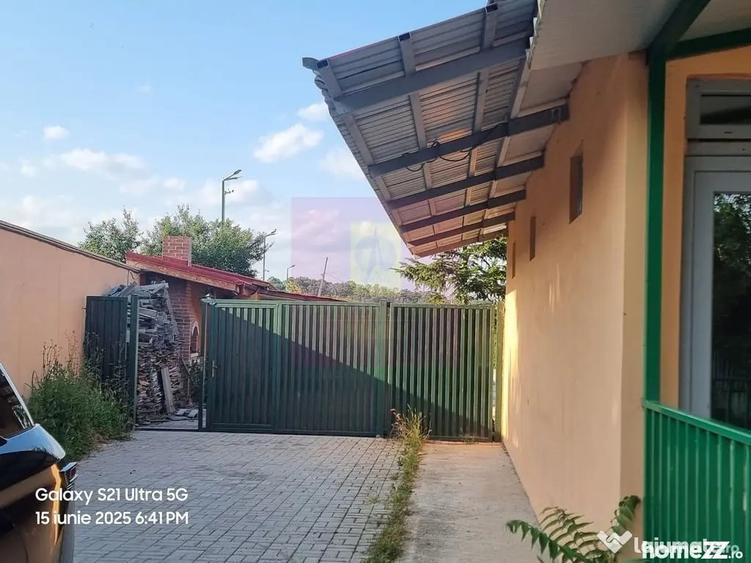 Casă cu 7 camere cu Teren 6000 Mp în Teișori