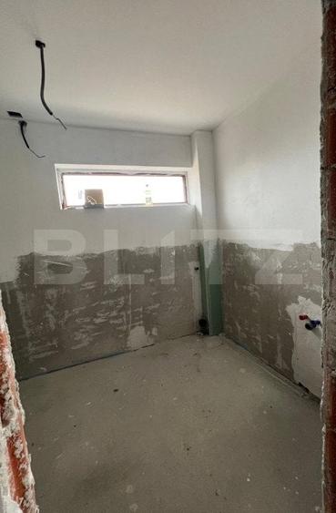 Apartament cu 3 camere semidecomandat în Careiului