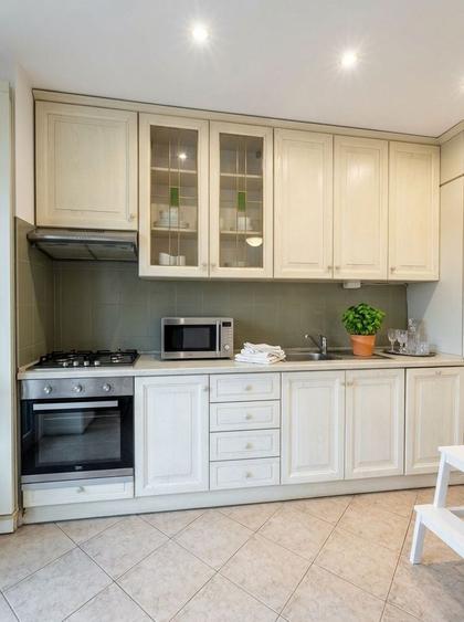 Apartament cu 3 camere decomandat, mobilat în Primăverii