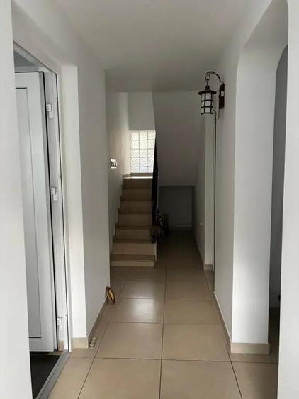 Casă cu 5 camere în Central