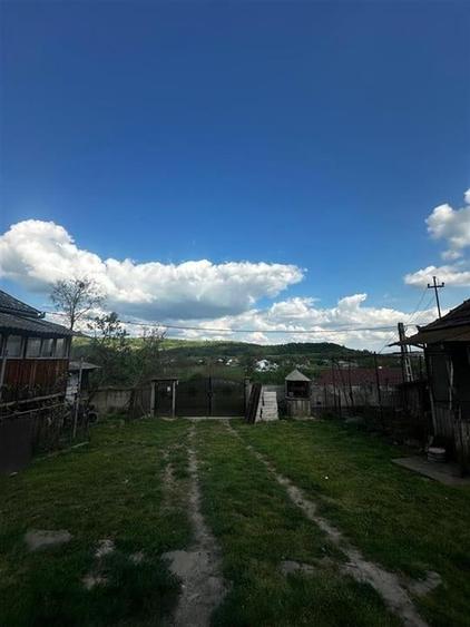 Casă individuală cu 5 camere cu Teren 3843 Mp în Lugașu de Sus