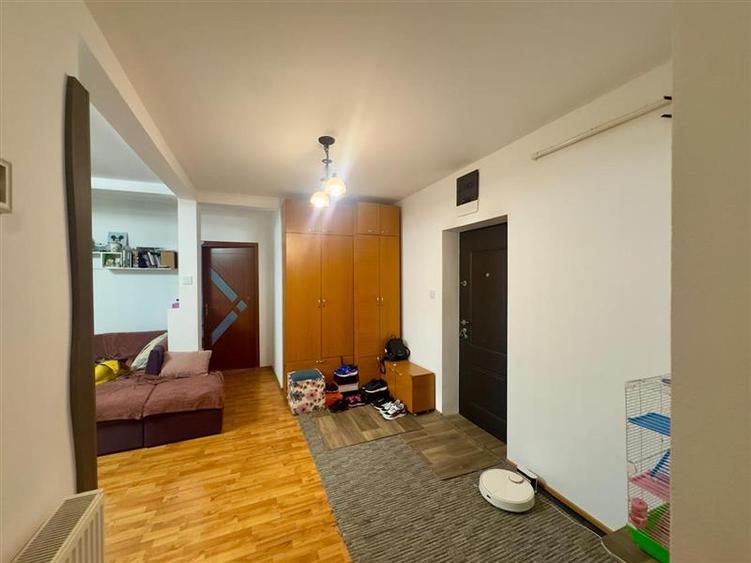 Apartament cu 3 camere decomandat în Tătărași