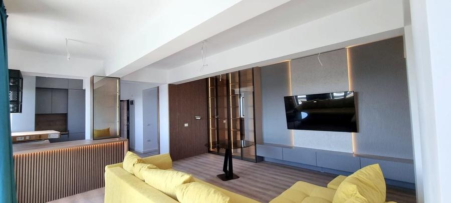 Penthouse cu 3 camere decomandat în Nord-Est