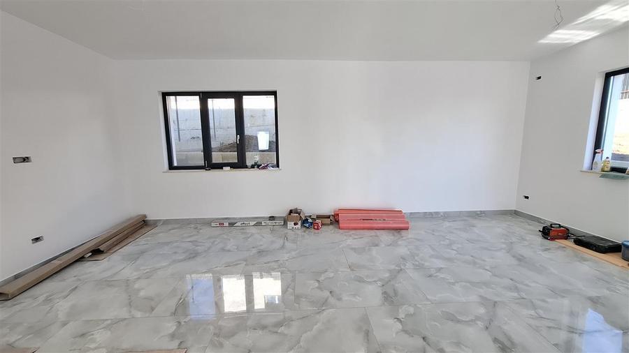 Duplex cu 4 camere cu Canalizare în Valea Lupului