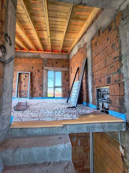 Duplex cu 4 camere cu Canalizare în Central