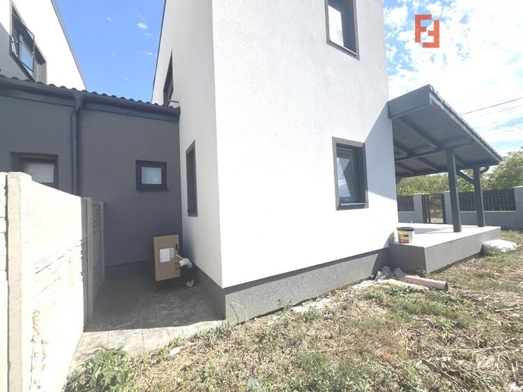 Duplex cu 3 camere cu Canalizare în Moșnița Nouă