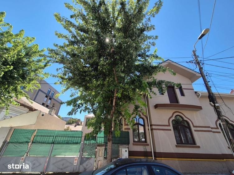 Casă cu 4 camere în Central