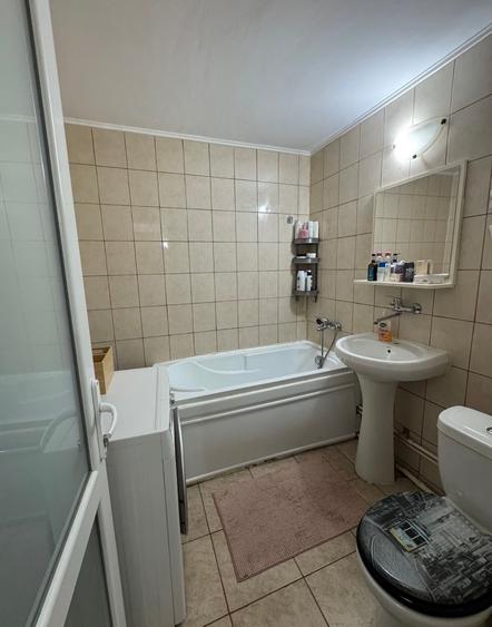 Apartament cu 3 camere decomandat, mobilat în Basarabia