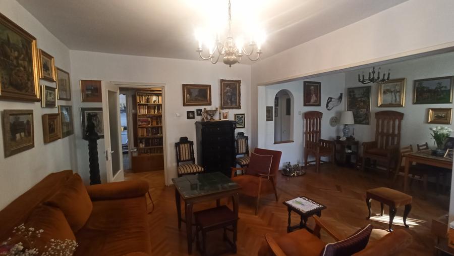 Apartament cu 4 camere în Lacul Tei