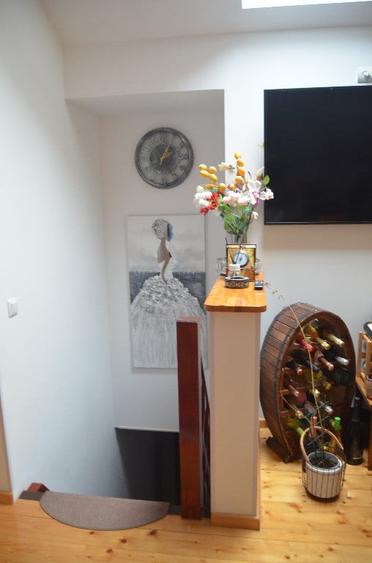 Casă cu 8 camere cu Teren 500 Mp în Central