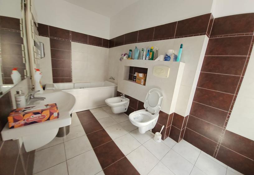 Apartament cu 5 camere decomandat în Dorobanți
