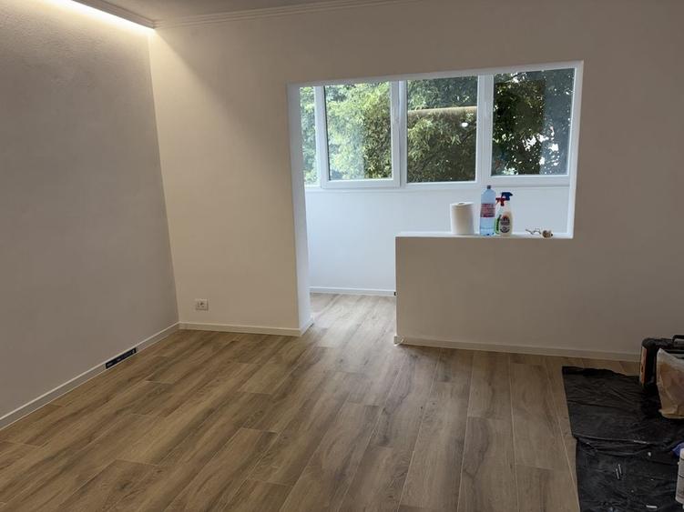 Apartament cu 3 camere decomandat, mobilat în Dâmbovița