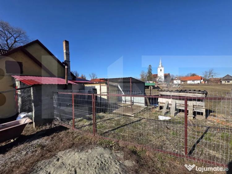 Casă cu 3 camere cu Teren 4669 Mp în Leț