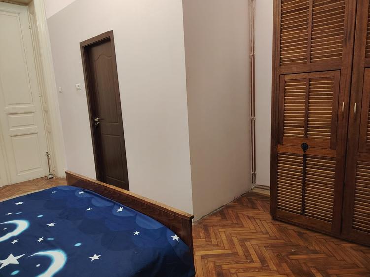 Casă cu 9 camere cu Canalizare în Central