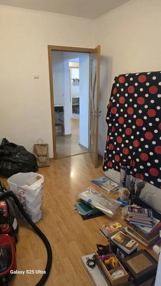 Apartament cu 3 camere decomandat în Horia