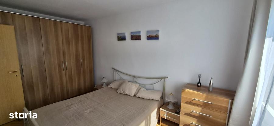 Apartament cu 3 camere decomandat în Girocului