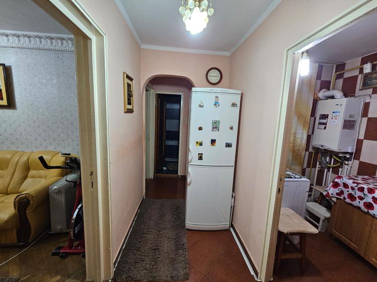 Apartament cu 2 camere decomandat în Micro 13