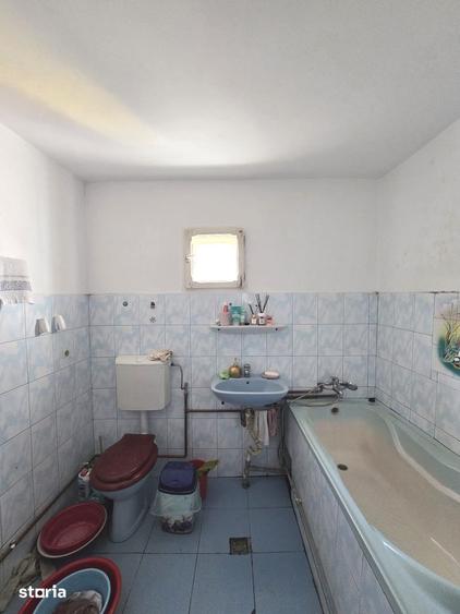 Casă cu 3 camere cu Teren 1095 Mp în Pârneava