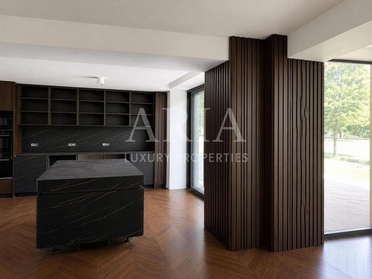 Casă cu 10 camere cu Piscina în Băneasa