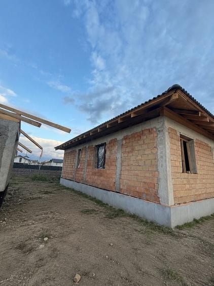 Casă cu 3 camere în Sânpetru