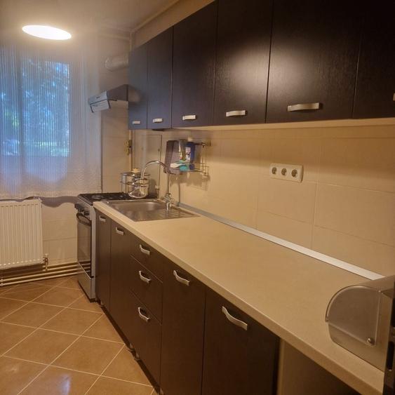 Apartament cu 3 camere decomandat în Micro 5