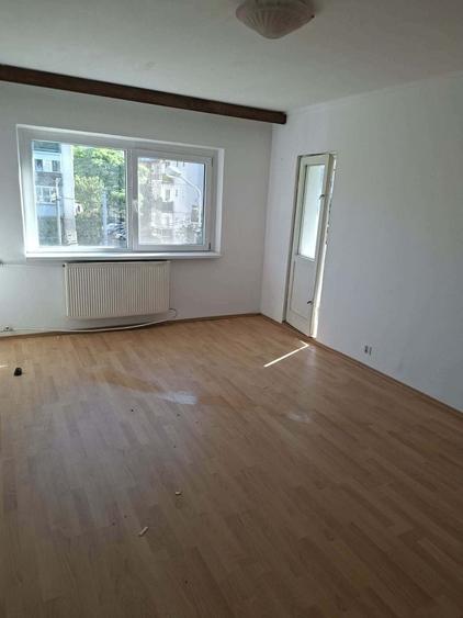 Apartament cu 3 camere decomandat în Rogerius