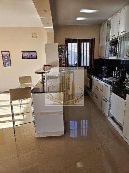 Apartament cu 3 camere decomandat, mobilat în Tineretului
