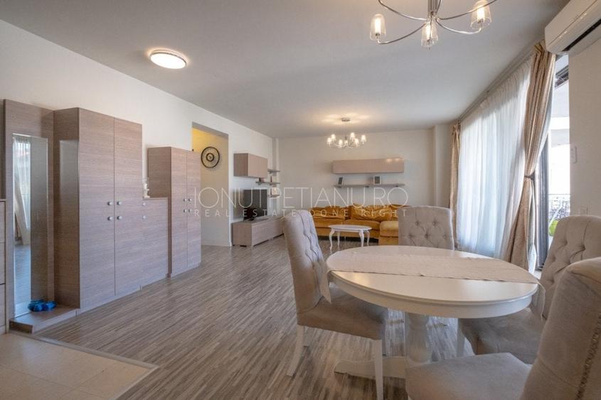 Apartament cu 3 camere semidecomandat, mobilat în Pipera
