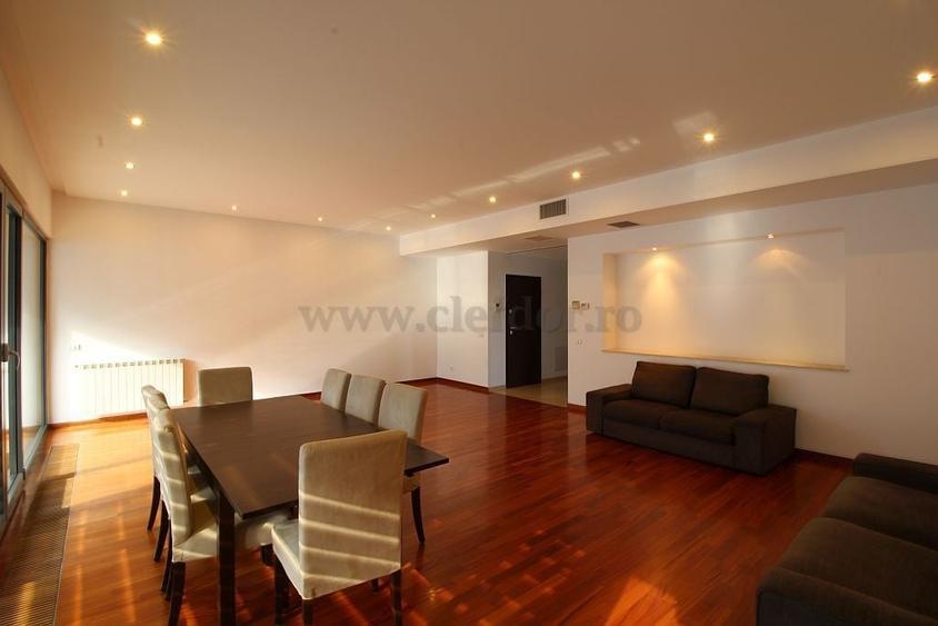 Apartament cu 4 camere decomandat, mobilat în Dorobanți