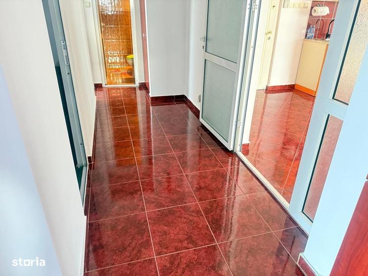 Apartament cu 4 camere decomandat în Micro 3