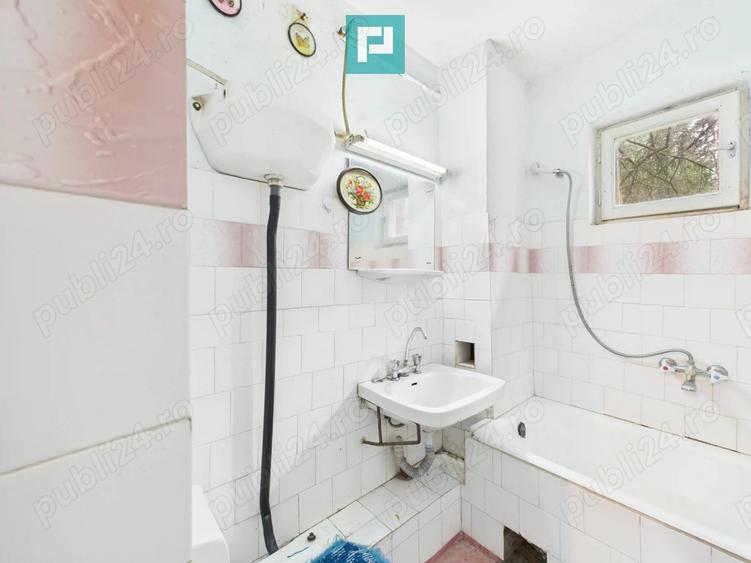 Casă cu Teren 8163 Mp în Roșia