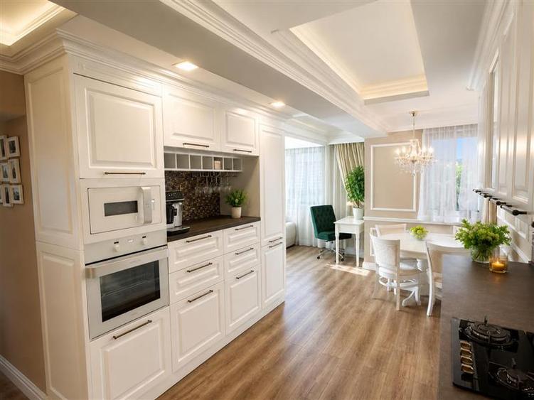 Apartament cu 3 camere decomandat, mobilat în Noua