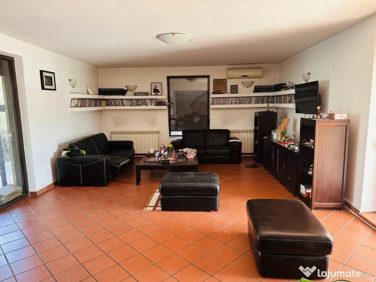 Casă cu 1 camere cu Teren 2500 Mp în Roșu