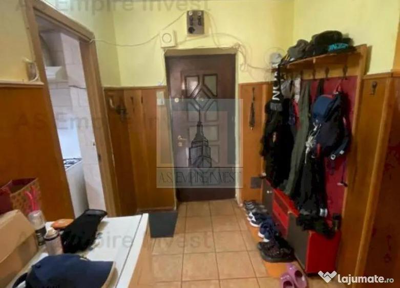Apartament cu 3 camere decomandat în Răcădău