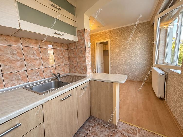 Apartament cu 3 camere semidecomandat în Șagului