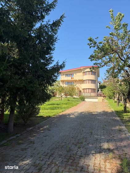 Casă cu 7 camere cu Teren 1000 Mp în Miroslava