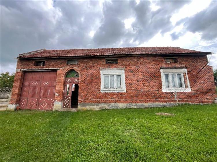 Casă individuală cu 3 camere cu Teren 1699 Mp în Honorici