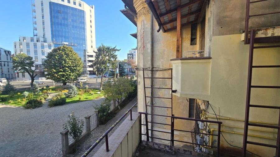 Birou, de 390 mp, în Victoriei