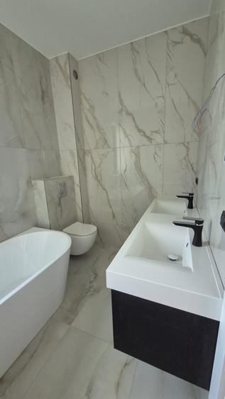 Casă individuală cu 5 camere cu Canalizare în Central