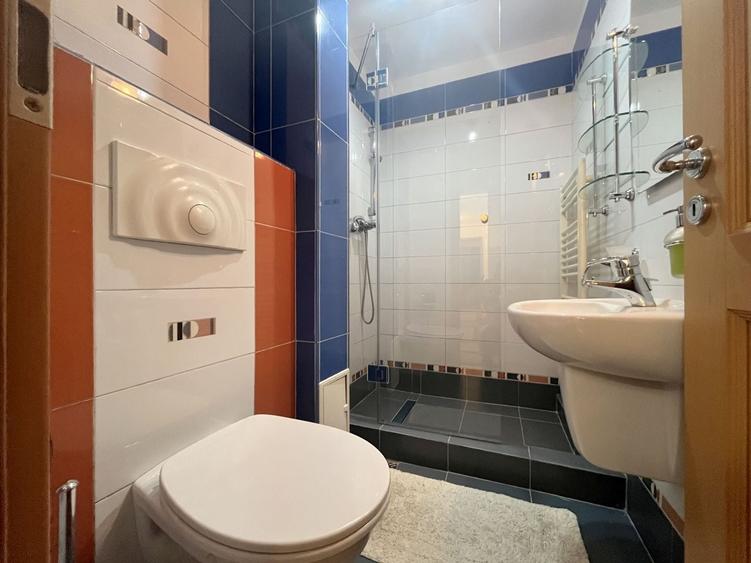 Apartament cu 4 camere decomandat, mobilat în Central