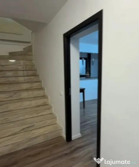 Casă cu 7 camere cu Teren 600 Mp în Central