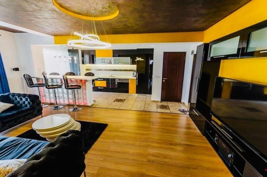 Apartament cu 3 camere decomandat în Central