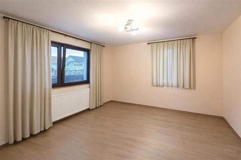 Casă individuală cu 5 camere cu Teren 660 Mp în Sângeorgiu de Mureș