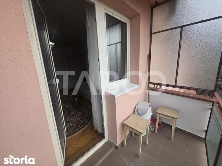 Apartament cu 3 camere semidecomandat, mobilat în Mihai Viteazul