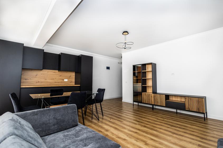 Apartament cu 3 camere decomandat, mobilat în Central