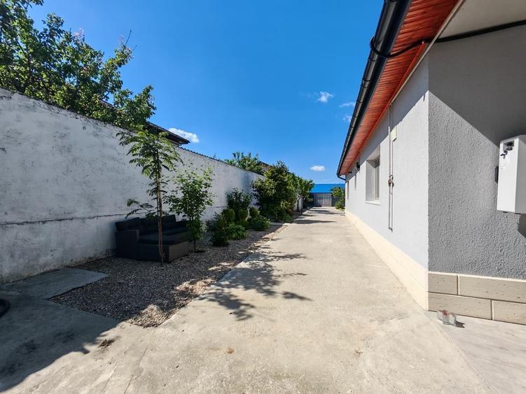 Casă cu 3 camere cu Teren 674 Mp în Crețești