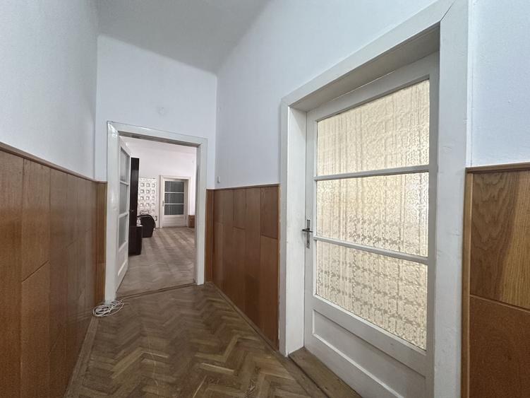 Apartament cu 2 camere semidecomandat în Centrul Istoric