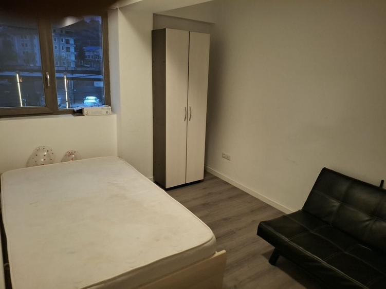 Apartament cu 3 camere decomandat în Vișan