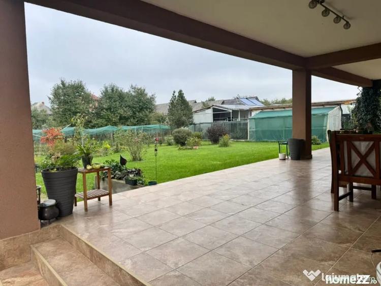 Casă cu 5 camere cu Teren 1000 Mp în Săsar